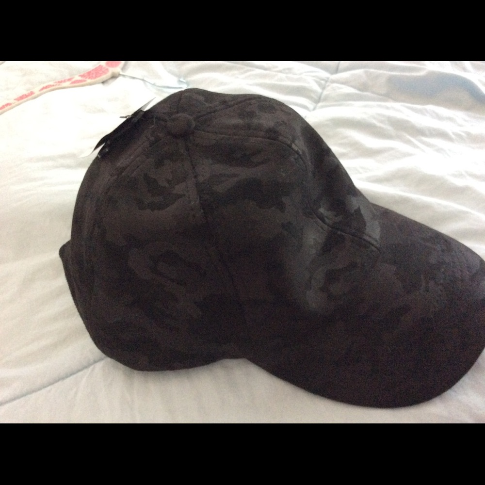 Black camo baseball cap